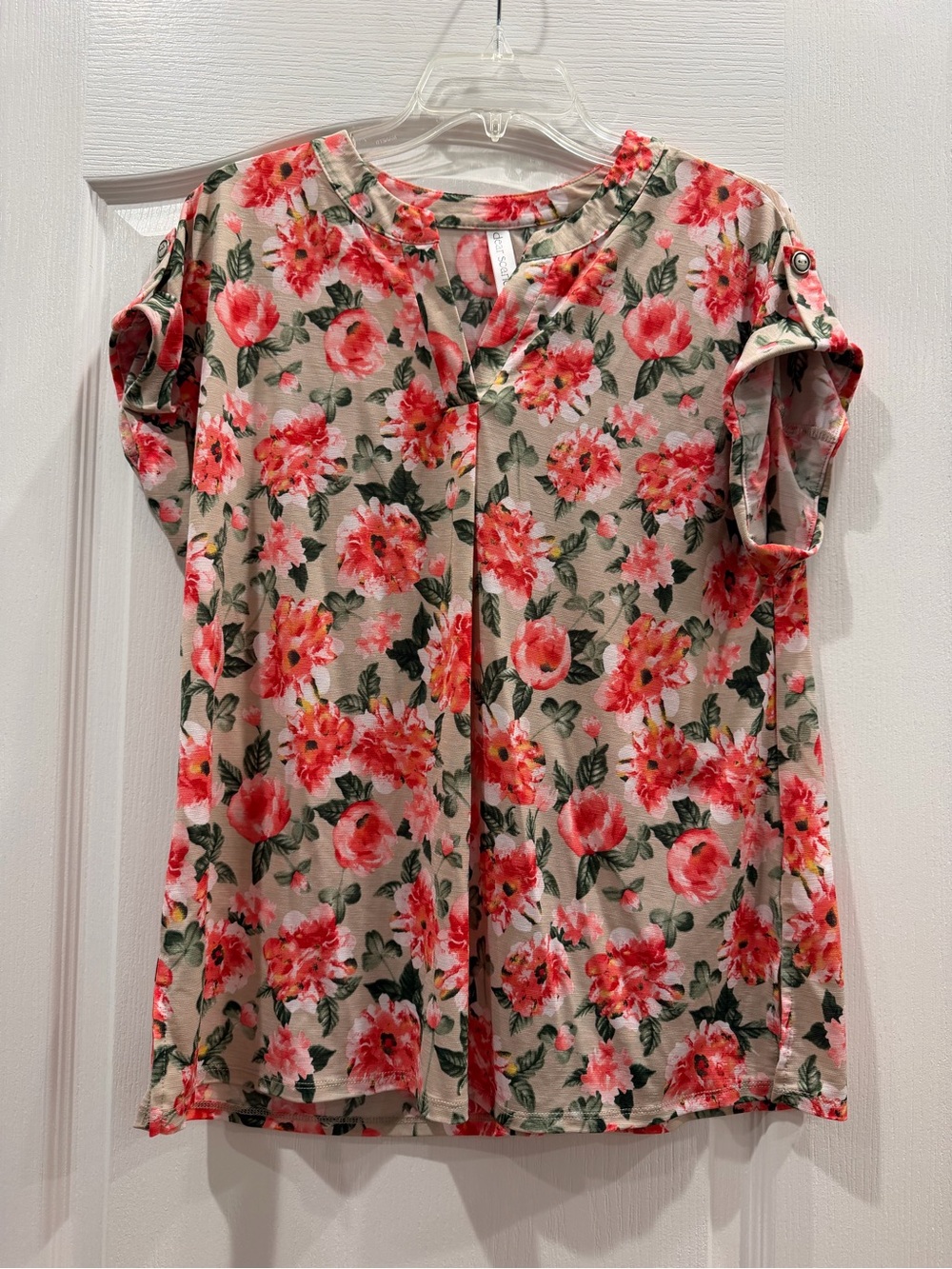 Dear Scarlett Lizzy Cap Sleeve Top in Coral & Beige Floral